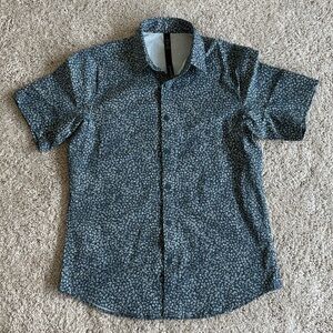 Lululemon Men’s Small Airing Easy Short Sleeve Pique Antique White Iron Blue